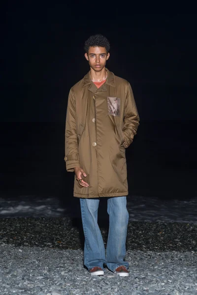 Look 15
